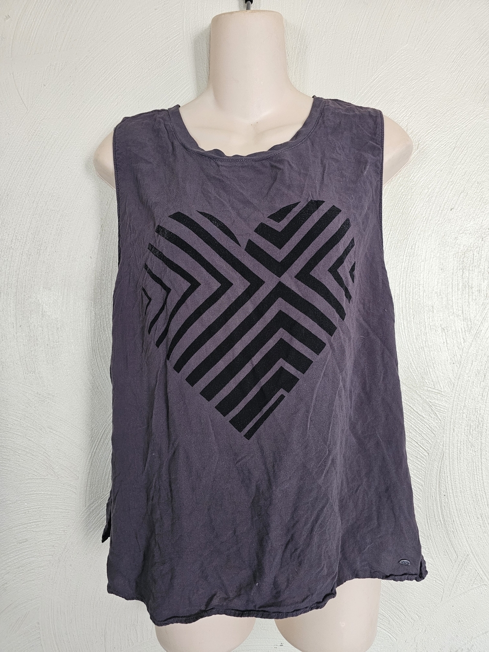 American Eagle Dark Gray Sleeveless Heart Graphic Tank Top Size Womens Medium